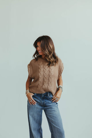 	•	Women’s brown cable knit sweater vest, sleeveless knit top for layering
	•	Cozy brown knit vest for women, relaxed oversized fit with waist-length hem
	•	Classic cable knit sweater vest in brown, soft acrylic fabric
	•	Layered fall outfit with women’s brown sleeveless knit vest and denim jeans
	•	Brown knit vest for women, versatile layering piece for casual or chic looks